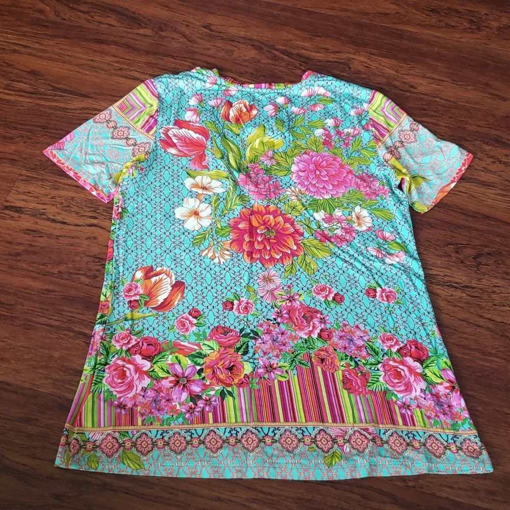 Johnny Was Floral Chic Feminine Coquette Girl Edgy Bohemian V-Neck Top Size XS - Picture 7 of 7
